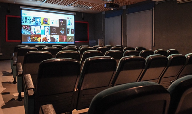 instalaciones-cine-y-television_0000s_0006_sala-proyección-501