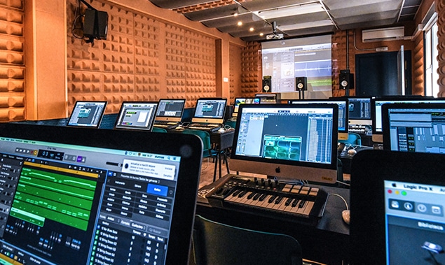 instalaciones-sonido-_0000s_0001_SALA-SONIDO1