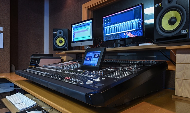 instalaciones-sonido-_0000s_0003_MESA-CONTROL-PM5