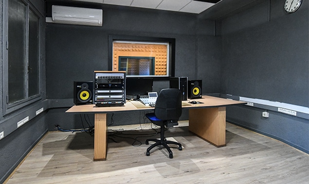instalaciones-sonido-_0000s_0005_ESTUDIO-DE-RADIO